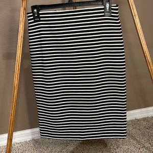 Loft knee length skirt. Size XS. New without tag.